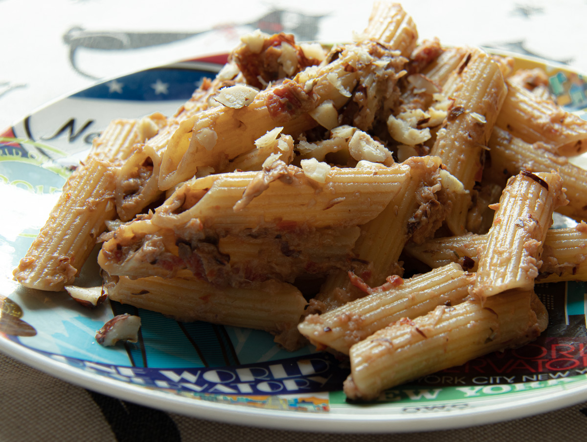 pasta vegana tahina pomodori radicchio