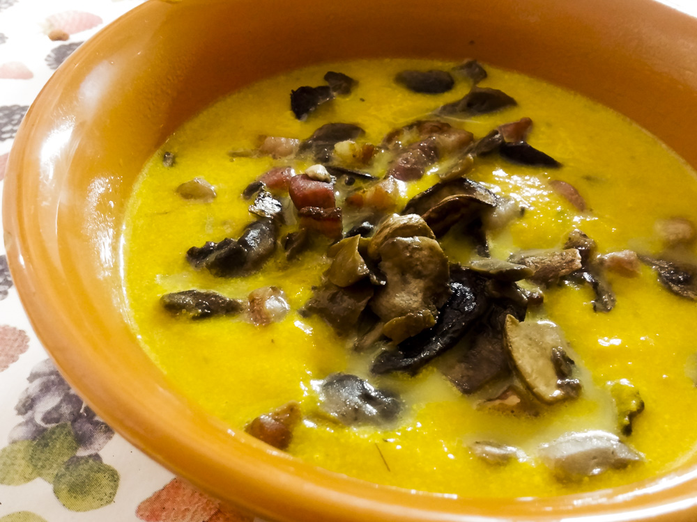 vellutata-zucca-rosmarino-bacon-funghi1231